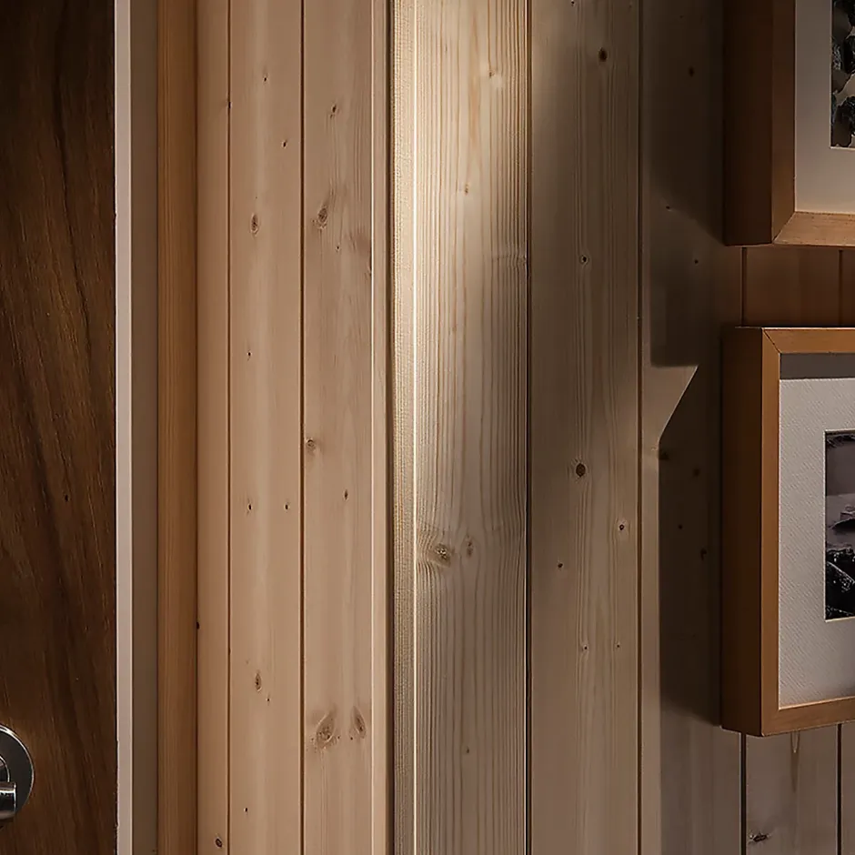 Baguette d'angle rabotée pin 38 x 38 mm L.2,4 m