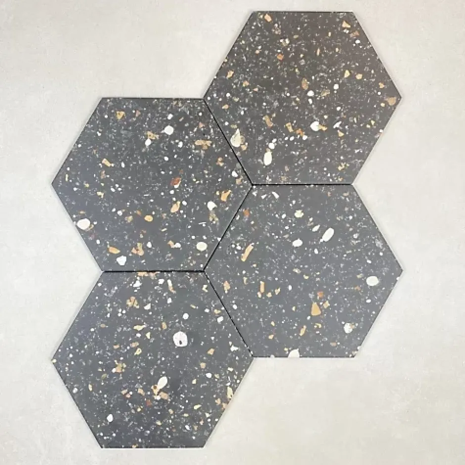 Carrelage Effet Terrazzo Hexagonal AROUSA 25,8x29 Noir - Les Carreaux de Jean-Les Carreaux De Jean Sale