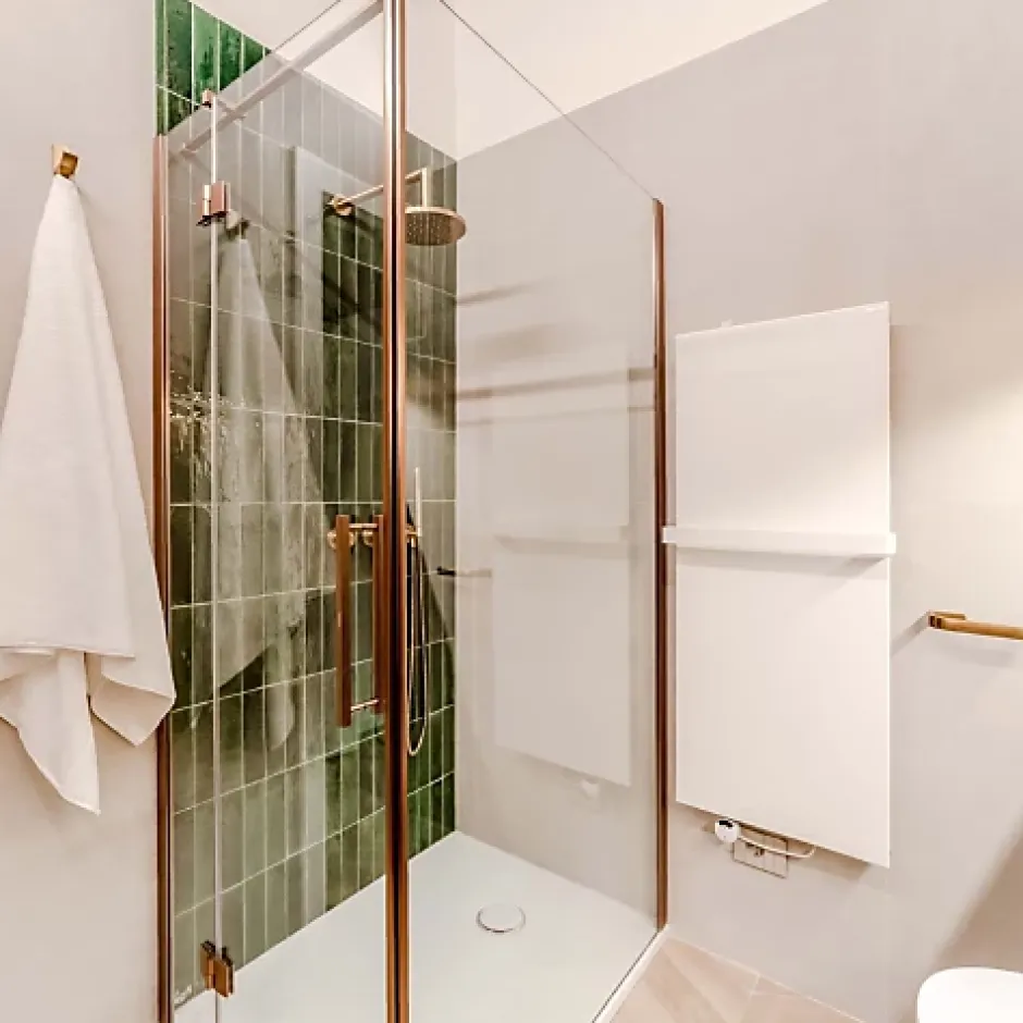 Les Carreaux De Jean Carrelage Effet Zellige Vert Émeraude TANGER 6x24 Green - Les Carreaux de Jean