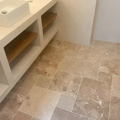 Carrelage en travertin deuxième choix - Opus : 4 formats, 1,2 cm - Vendu en lot de 0.74 m²-Ligerio