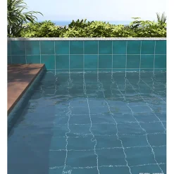 Carrelage extérieur piscine carré bleu brillant 15x15 cm SPA&POOLS GLACIER-Aelle Carrelage Hot