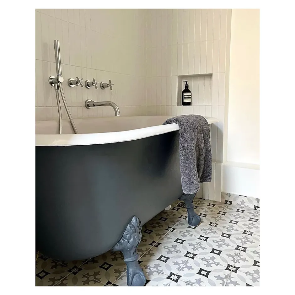 Gioia Materia Carrelage Imitation Carreaux de Ciment ART NOUVEAU DECOR 20x20 Karlspatz Grey - Les Carreaux de Jean