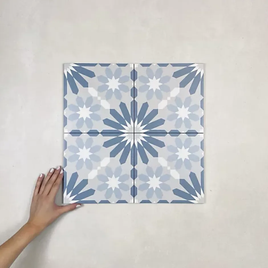 Carrelage Imitation Carreaux de Ciment LA MADELEINE 20x20 Syrah Bleu - Les Carreaux de Jean-Les Carreaux De Jean Sale