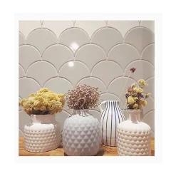 Aelle Carrelage Carrelage mur écaillon de poisson uni gris brillant 10,6x12 cm SCALE FAN LIGHT GREY