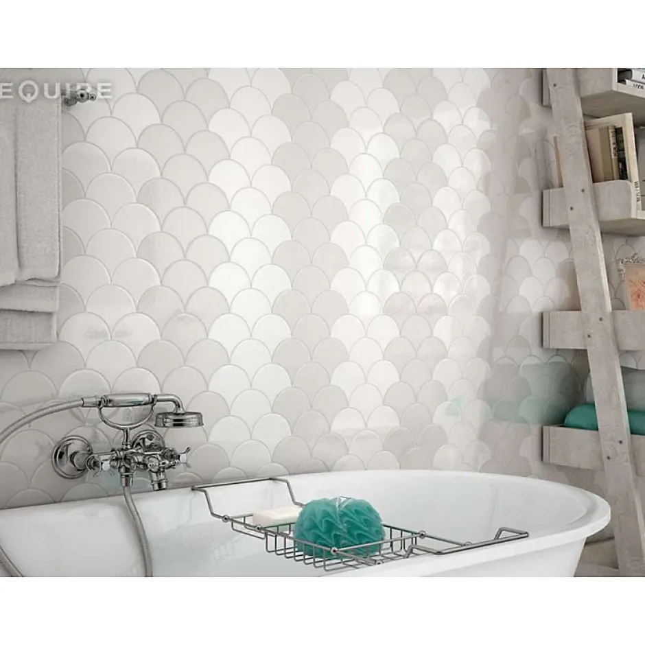 Aelle Carrelage Carrelage mur écaillon de poisson uni gris brillant 10,6x12 cm SCALE FAN LIGHT GREY