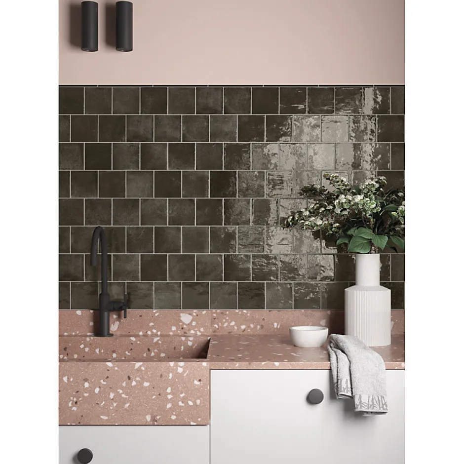 Aelle Carrelage Carrelage mur effet pierre noir 10x10 cm brillant - VERTICALE SOOT