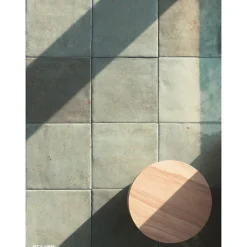 Carrelage mur effet pierre gris vert 10x10 cm brillant - VERTICALE GREEN FIELD-Aelle Carrelage Online