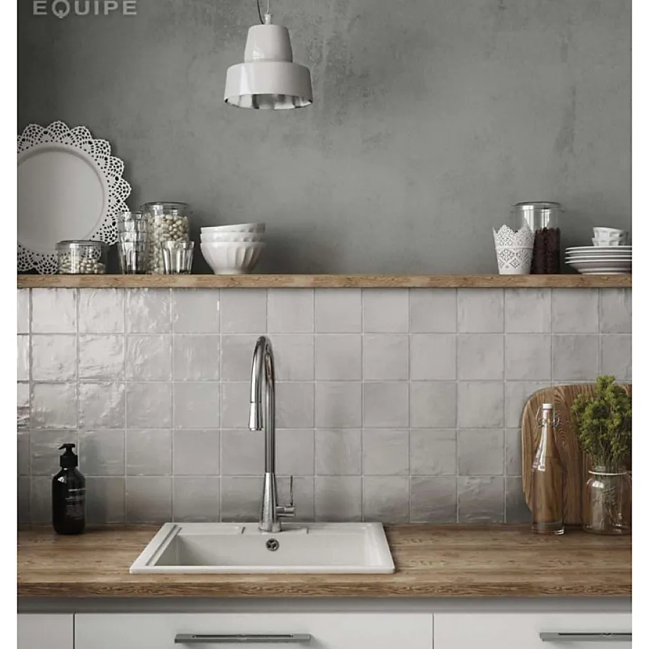 Aelle Carrelage Carrelage mur effet zellige bejmat satiné gris claire 10x10 cm MALLORCA GREY