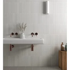 Aelle Carrelage Carrelage sol / mur brique déco mixe mate et brillant effet béton blanc 6x30 cm WADI DECOR SNOW