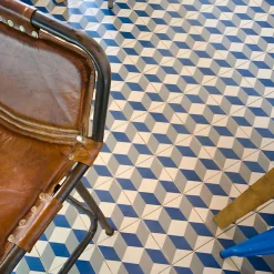 Carrelage sol / mur effet ciment motif cube 20x20 cm 1900 GÜELL 1-Aelle Carrelage Outlet