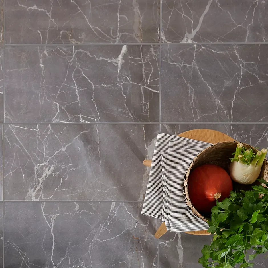 GoodHome Carrelage sol et mur effet marbre gris brillant L.60 x l.30 cm x ép.9 mm, Aruma