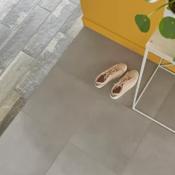 Carrelage sol intérieur effet béton gris L.42,6 x l.42,6 cm x ép.7,4 mm, Konkrete-GoodHome Online