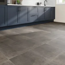 Carrelage sol intérieur effet béton gris L.42,6 x l.42,6 cm x ép.7,4 mm, Konkrete-GoodHome Online