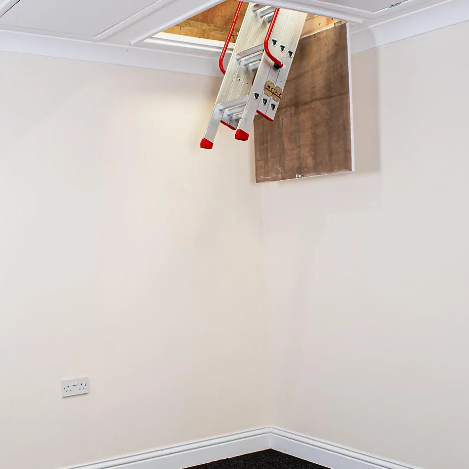 Échelle de grenier coulissante aluminium 3 sections avec main courante, Charge max. 150 kg, EN14975, BPS Depot-BPS Access Solutions Online