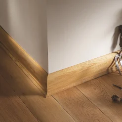 Corniche moderne pin 23 x 23 mm L.2,4 m