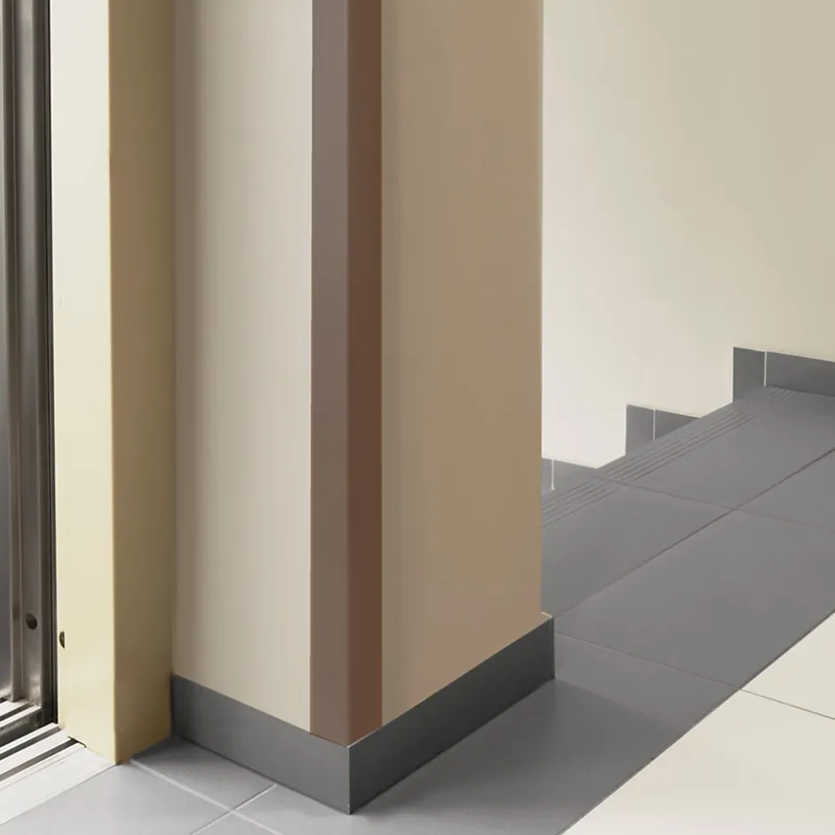 Cornière PVC 30x30mm , Autocollante, Protection coins et arêtes, 150 cm, marron-Quest Clearance