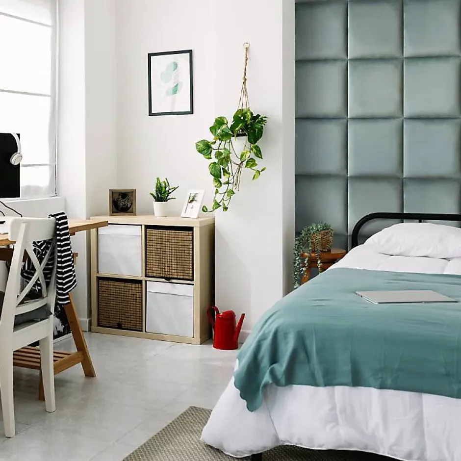 Decoon Coussin mural velours vert pastel - 30 x 30