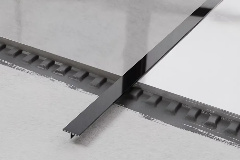 Ilcom Couvre-joint profilé décoratif Ts en inox rectifié Noir poli - 15mm x 2440mm x 0,65 ep.