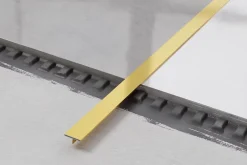 Ilcom Couvre-joint profilé décoratif Ts en inox rectifié Or satiné - 15mm x 2440mm x 0,65 ep.
