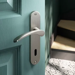 GoodHome Ensemble poignée sur plaque rond serrure Beare effet nickel satin gris L.110.5mm x l.40mm entraxe 165mm