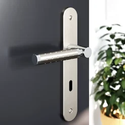 Ensemble poignée sur plaque rond serrure Brigg effet chrome et nickel satin gris L.132mm x l.40mm entraxe 195mm-GoodHome Clearance