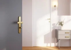 GoodHome Ensemble poignée sur plaque rond à condamnation Minzh effet laiton satin doré L.120mm x l.42mm entraxe 165-195mm