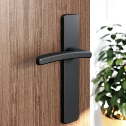 GoodHome Ensemble poignée sur plaque rectangulaire Irvil effet nickel mat noir L.126.5mm x l.42mm entraxe 165-195mm