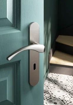 GoodHome Ensemble poignée sur plaque rond serrure Ruis effet nickel satin gris L.138.5mm x l.42mm entraxe 165-195mm