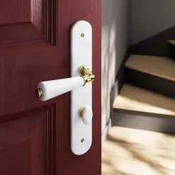 Ensemble poignée sur plaque Droit à condamnation Porcelaine Vras blanc L.115mm x l.45mm entraxe 195mm-GoodHome Clearance