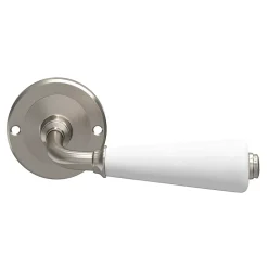 Ensemble poignée sur rosace incurvé vis traversante ou à vis Porcelaine Vras brillant blanc Ø48mm-GoodHome Outlet