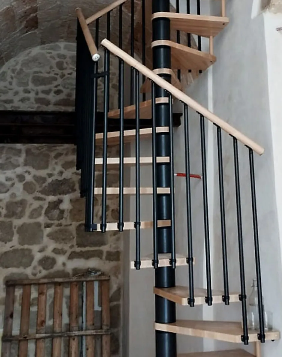 Matisere Escalier colimaçon 15 marches - Haut. à franchir 3.08 à 3.60m - Diam. 140cm - Trémie carrée - structure grise / marches naturel -