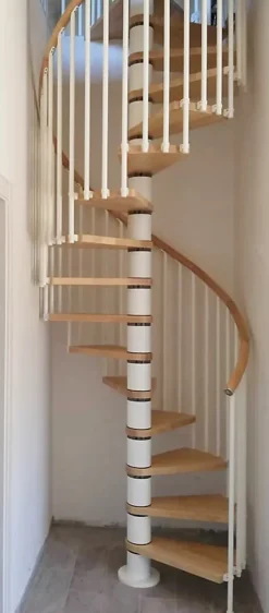 Matisere Escalier colimaçon 13 marches - Hauteur à franchir de 2.67m à 3.12m - Diamètre 1.05m - Structure blanche et marche naturel -
