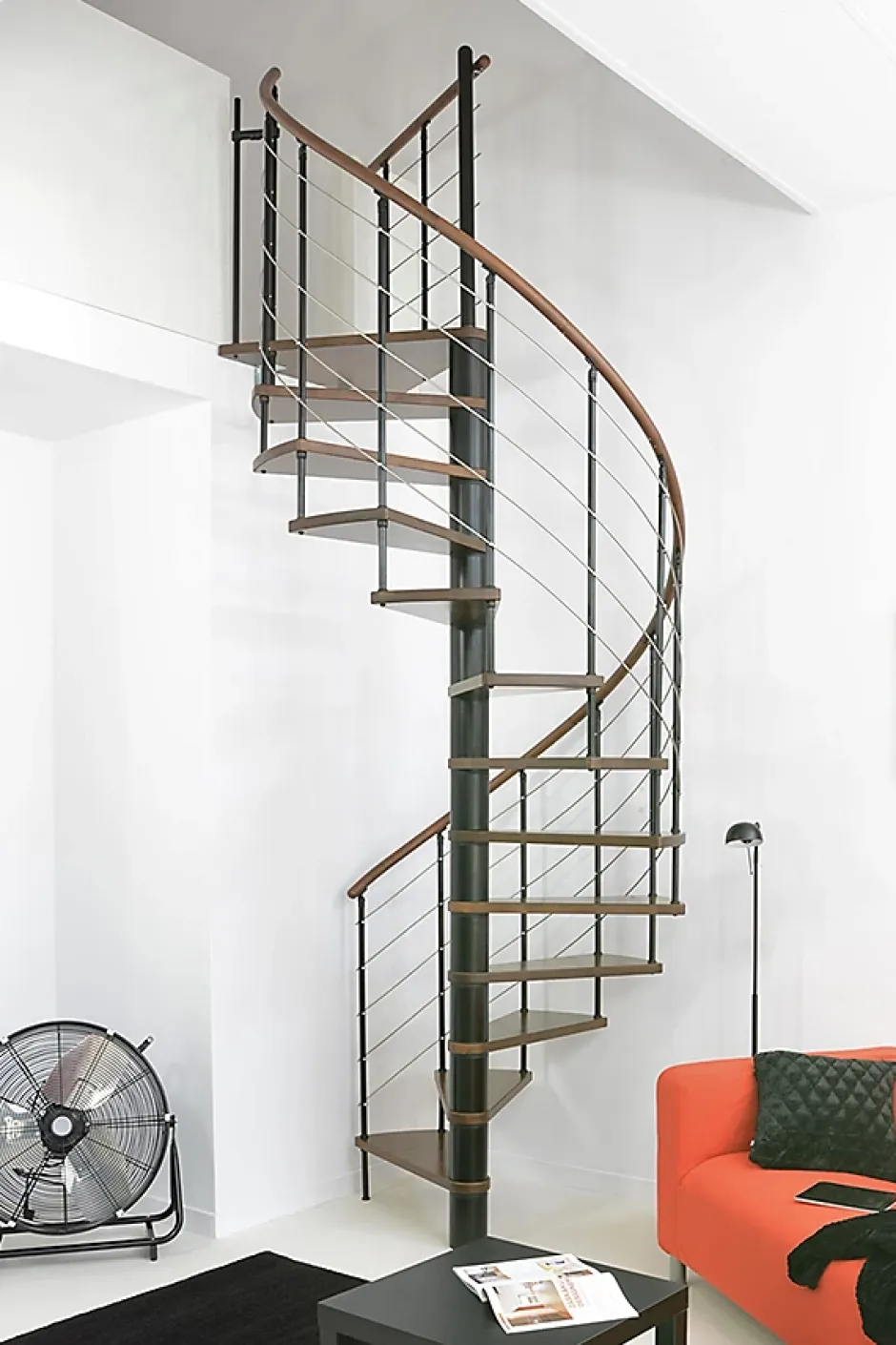 Escalier colimaçon 15 marches - Diamètre 140cm - Hauteur à franchir 3.04 à 3.52m - Noir et Noyer - VENE140-SNMNOY-15-Matisere