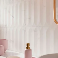 Faïence murale décor relief pyramide effet marbre calacatta blanc mat L.30 x l.7 cm x ép.8,4 mm, Minerra