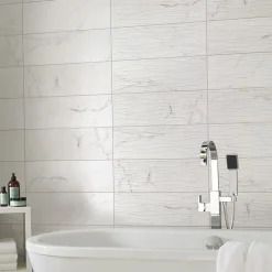 GoodHome Faïence murale effet marbre blanc décor vagues L.60 x l.20 cm x ép.9,4 mm, Aruma