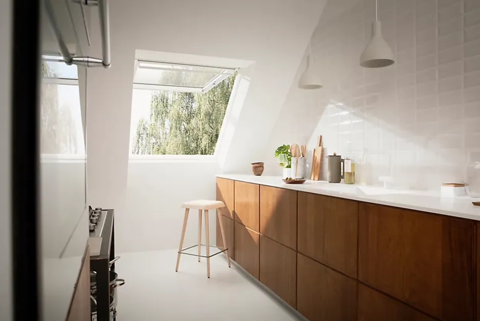 Velux Fenêtre de toit à projection Confort Everfinish - polyuréthane L. 78 x H. 98 cm (GPU 0076 MK04)