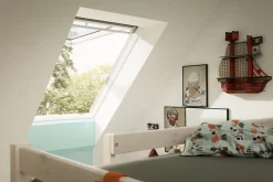 Velux Fenêtre de toit à projection Tout Confort Whitefinish - bois peint en blanc L. 55 x H. 98 cm (GPL 2057 CK04)