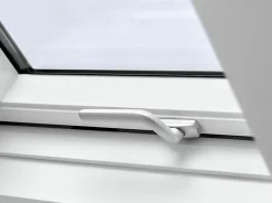 Velux Fenêtre de toit à projection Tout Confort Whitefinish - bois peint en blanc L. 134 x H. 98 cm (GPL 2057 UK04)