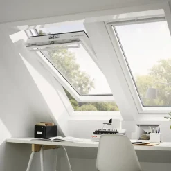 VELUX Fenêtre de toit à rotation GGU UK04 0076 L.134 x H.98 cm confort EverFinish blanc