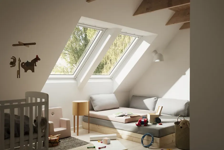 Velux Fenêtre de toit à rotation Tout Confort Whitefinish - bois peint en blanc L. 134 x H. 140 cm (GGL 2057 UK08)