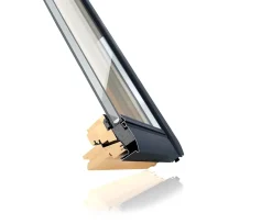 Velux Fenêtre de toit à rotation Standard Clearfinish - bois/pin L. 78 x H. 118 cm (GGL 3054 MK06)