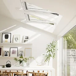 Fenêtre de toit à rotation Standard Whitefinish - bois peint en blanc L. 114 x H. 140 cm (GGL 2054 SK08)-Velux Clearance