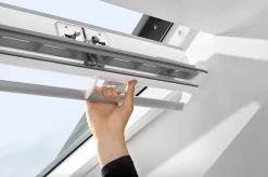 Fenêtre de toit à rotation Tout Confort Whitefinish - bois peint en blanc L. 78 x H. 98 cm (GGL 2057 MK04)-Velux Best