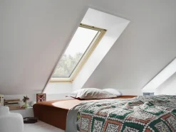 Velux Fenêtre de toit à rotation Standard Clearfinish - bois/pin L. 114 x H. 140 cm (GGL 3054 SK08)