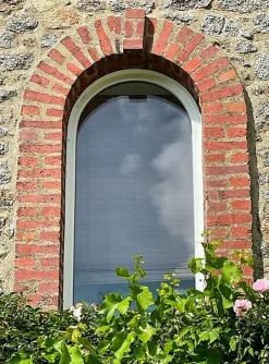 3 in 1 Fenêtre PVC cintré 1 ventail ouvrant RAL 9016 ( L.: 90 cm x H.: 70 cm)