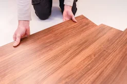 Samklic GAMME PRO - LAME CLIPSABLE TRÈS HAUTE RÉSISTANCE AVEC SOUS-COUCHE INTEGREE. NOYER NATUREL - Pack T5 (79m²)