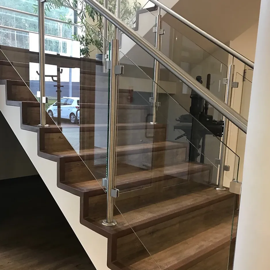 Quest KIT de finition pour escaliers en PVC, noir, 1m