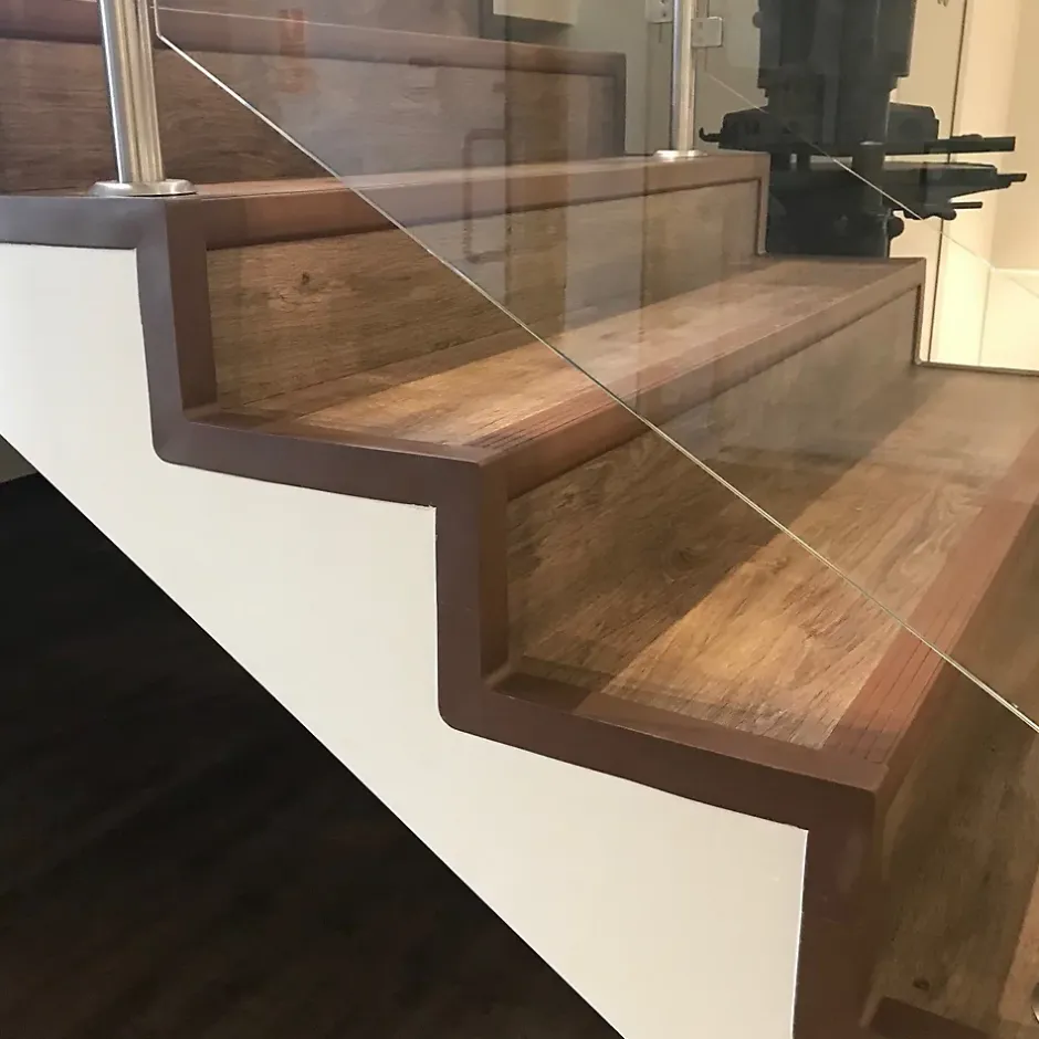 Quest KIT de finition pour escaliers en PVC, noir, 1m