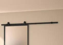 Optimum Kit porte Coulissante en applique Contemporain noir cadre en aluminium et verre dépoli Blanc H. 204 X 93 X 3,6 Cm