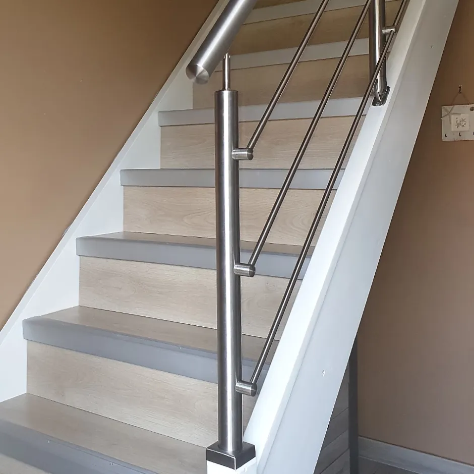 MySystem Kit Réno inox pour garde-corps d'escalier - 4 poteaux - Main courante - 3 barres sur supports transversaux et borgnes